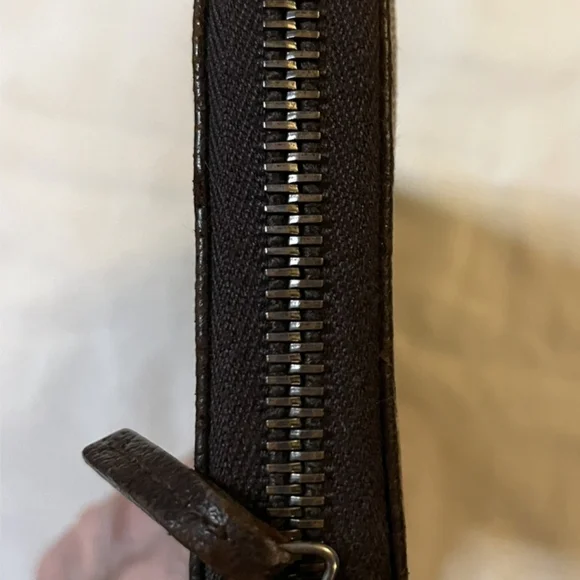 Gucci Brown Monogram Wallet - Picture 2 of 10